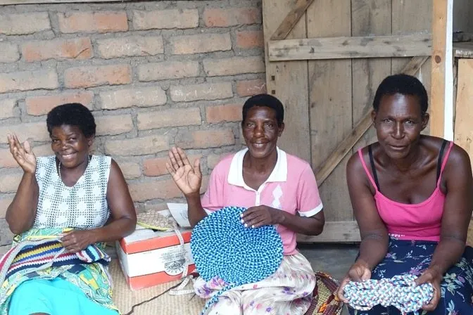 Billy-Riordan-Memorial-Trust_Ladies-Making-Crafts